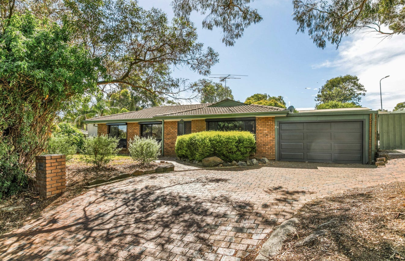 27 Education Road, Happy Valley SA