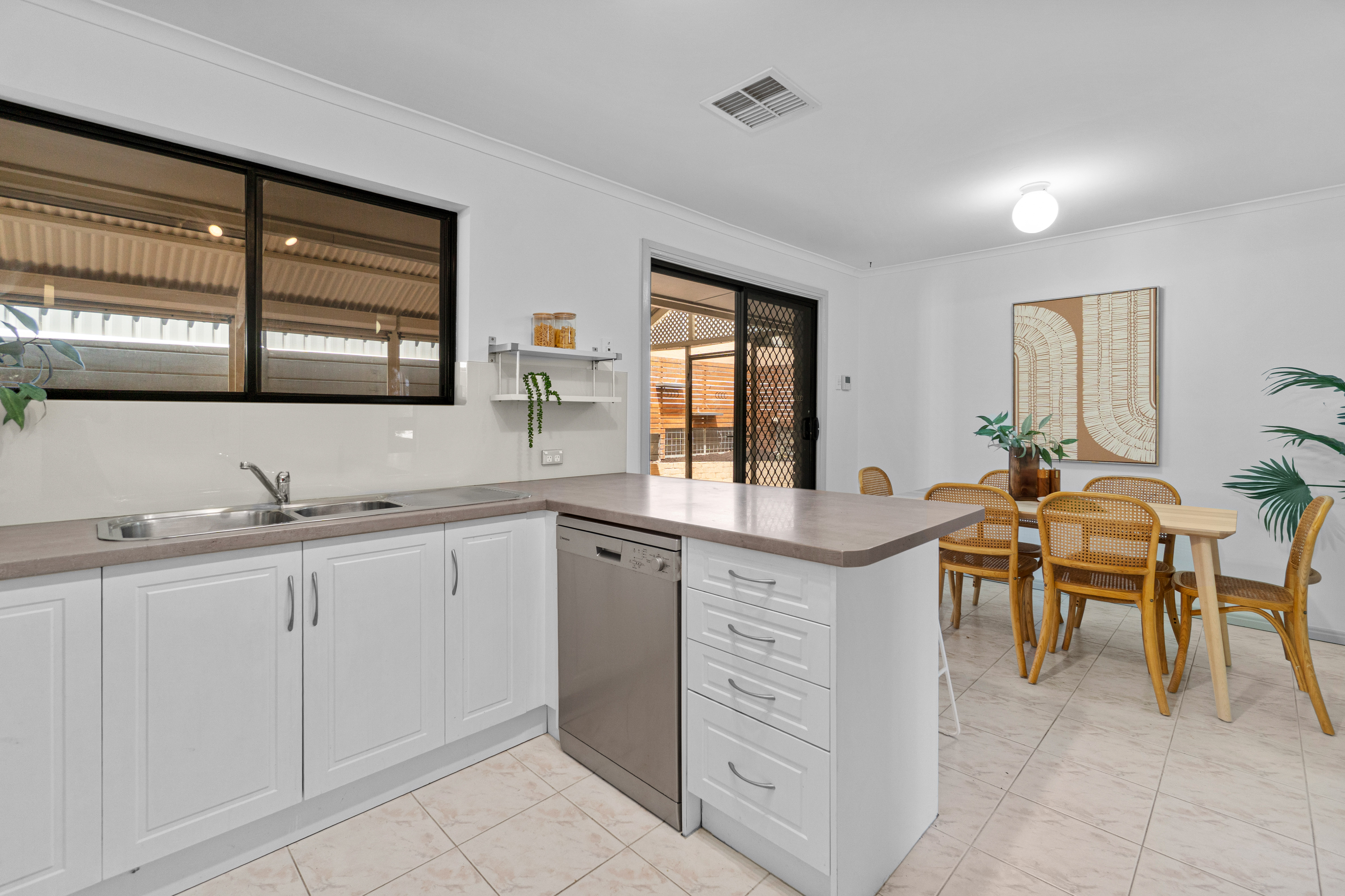 27 Education Road, Happy Valley SA