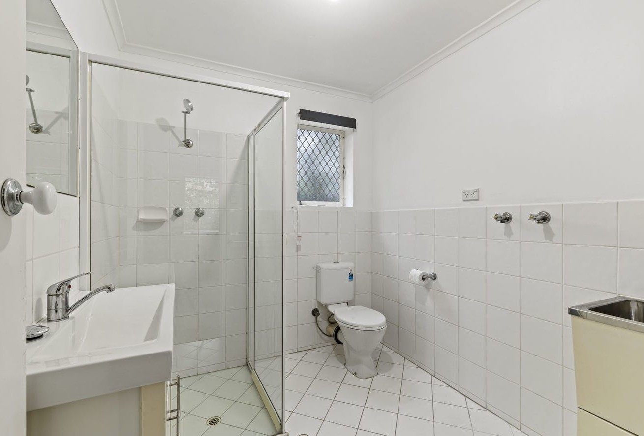 4/1B Heartland Avenue, Black Forest SA
