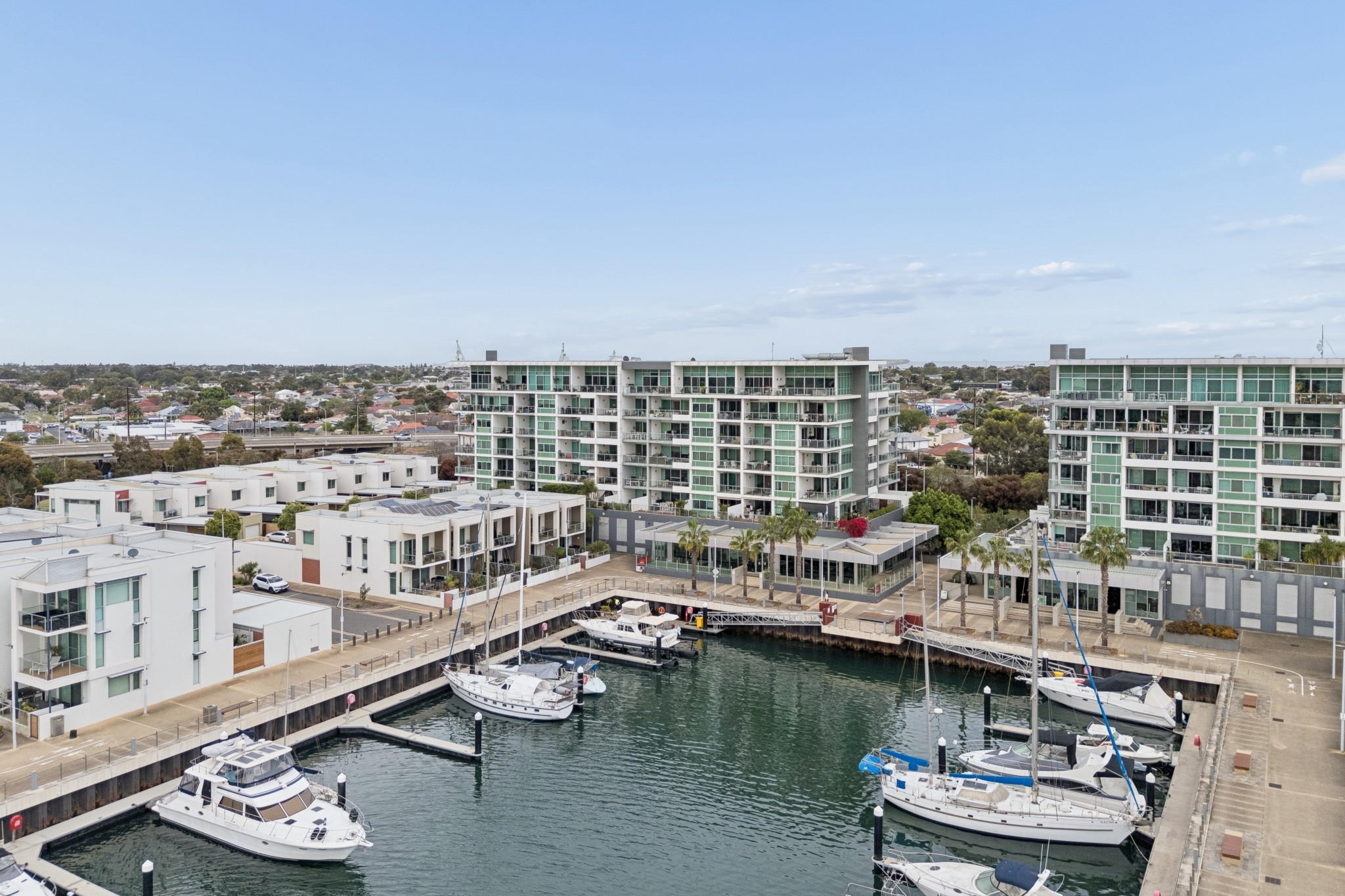 303/1-2 Tarni Court, New Port SA