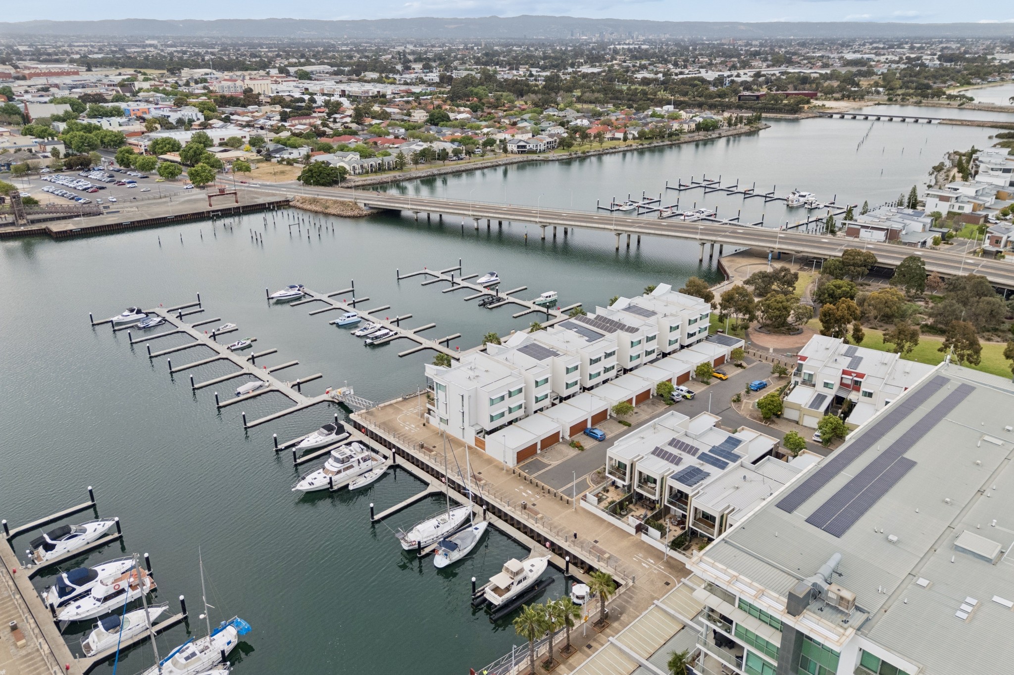 303/1-2 Tarni Court, New Port SA