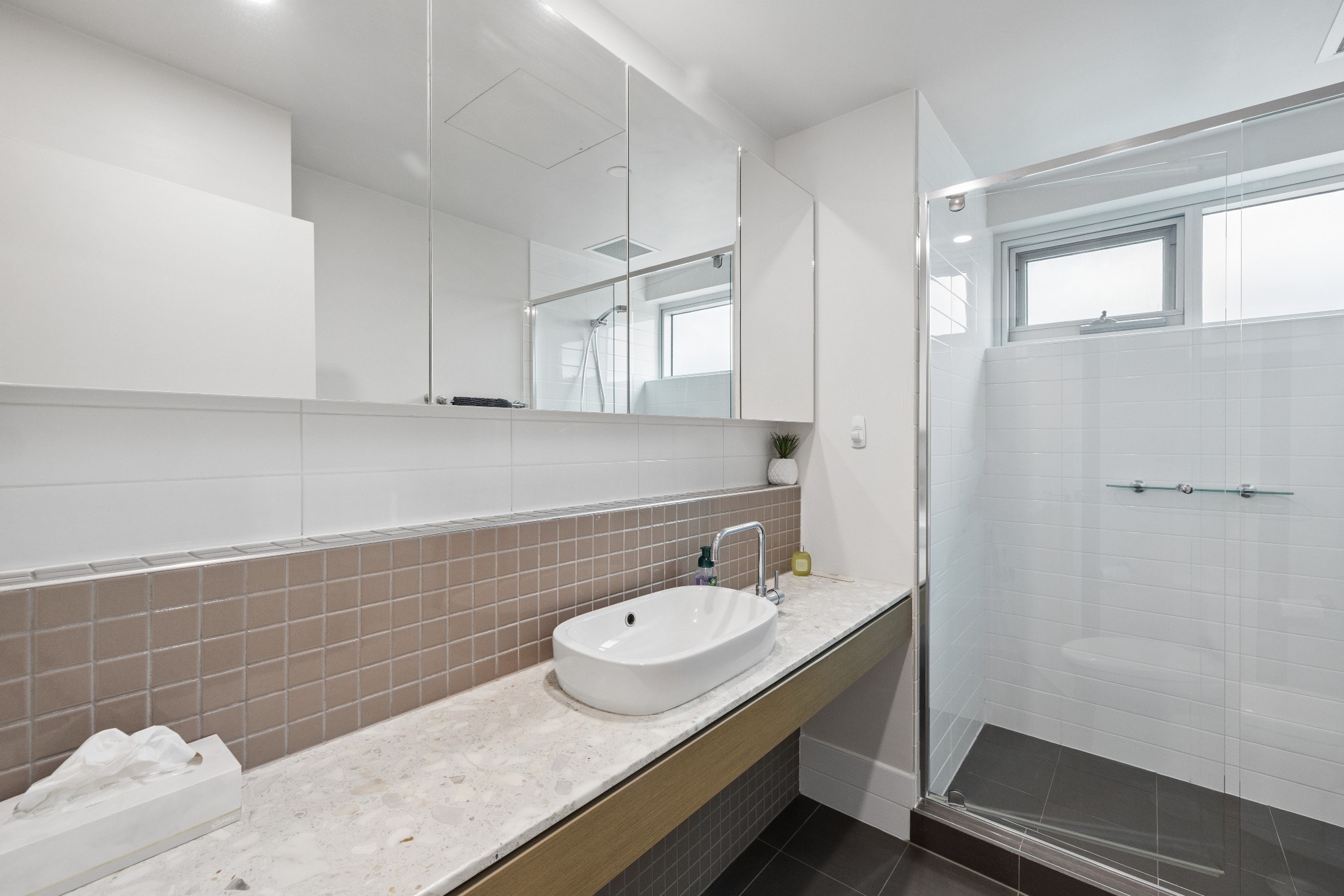 303/1-2 Tarni Court, New Port SA