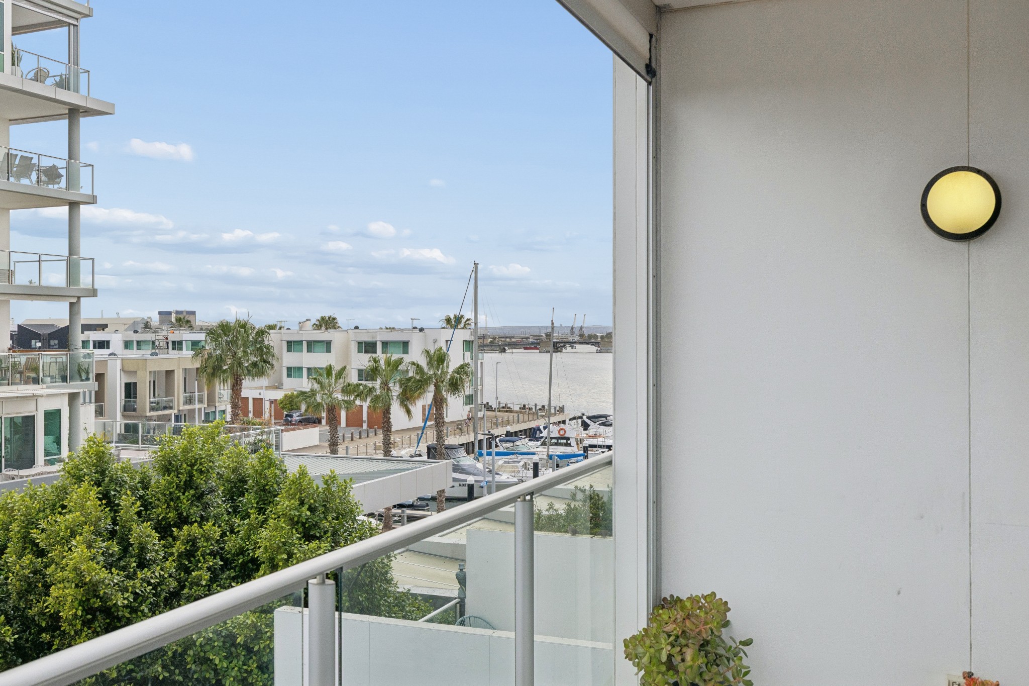 303/1-2 Tarni Court, New Port SA