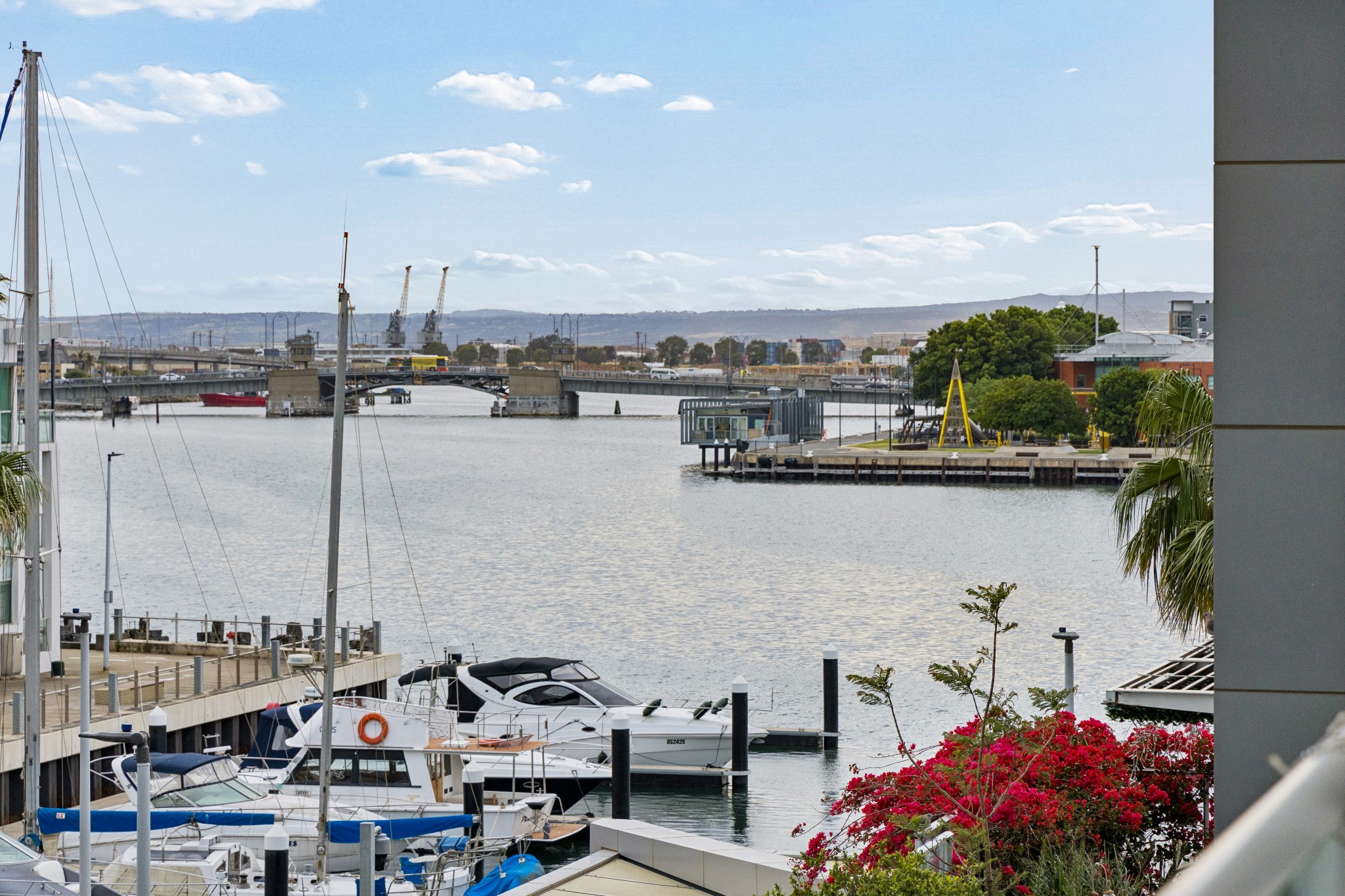 303/1-2 Tarni Court, New Port SA