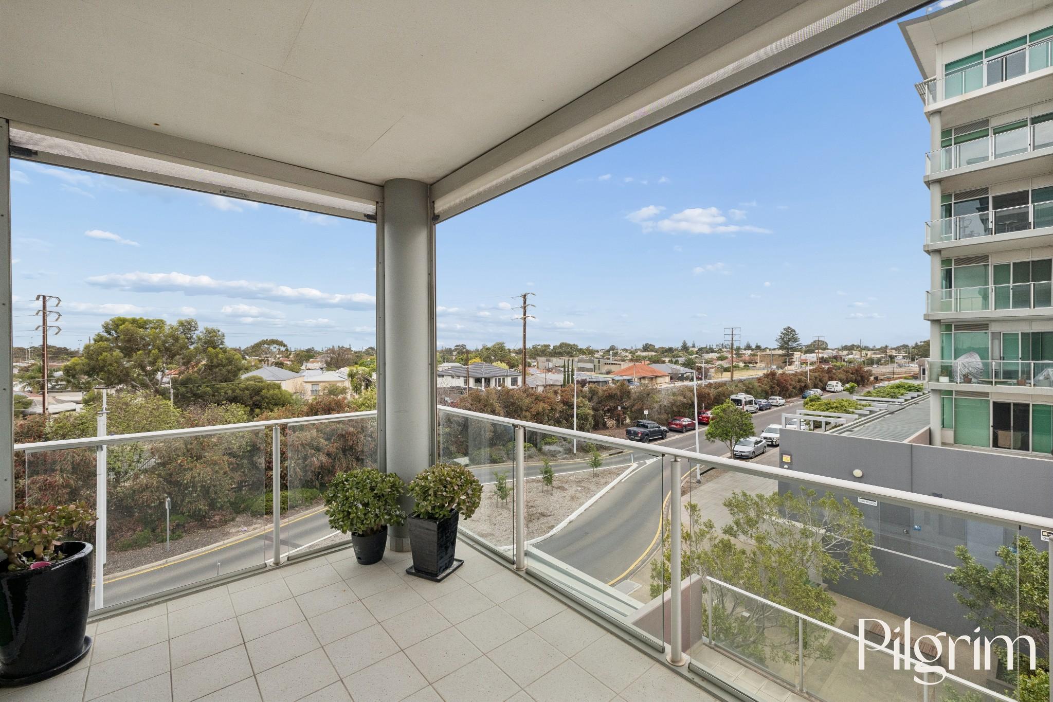 303/1-2 Tarni Court, New Port SA