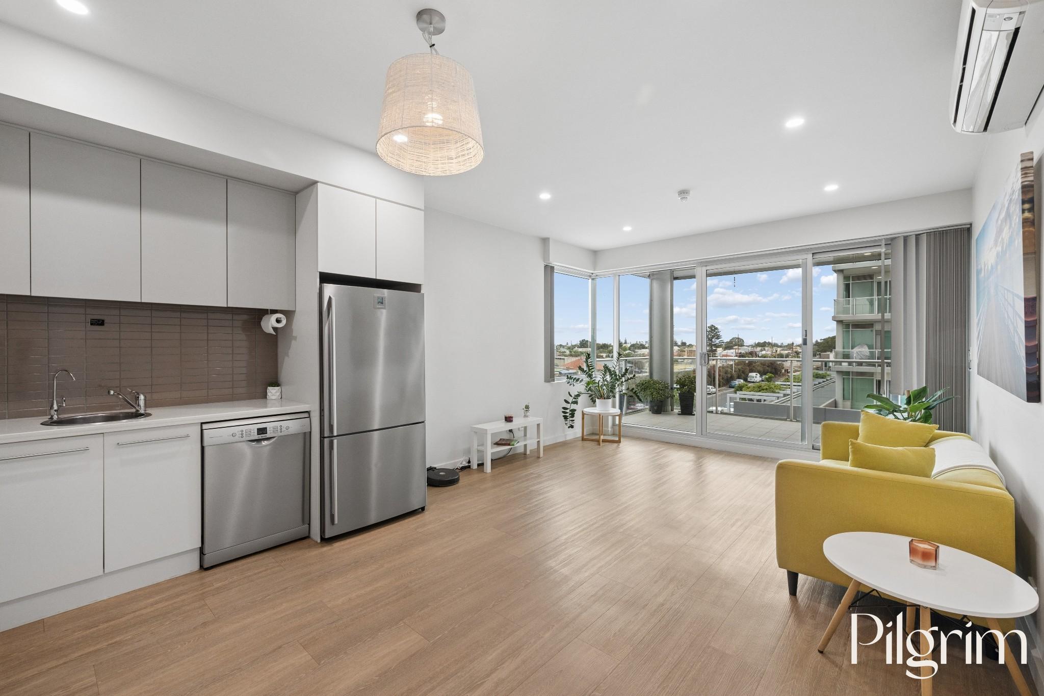 303/1-2 Tarni Court, New Port SA