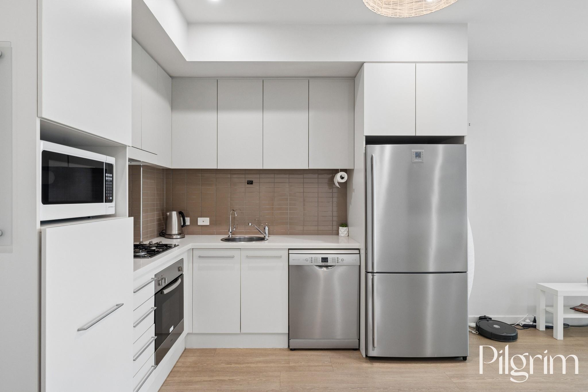 303/1-2 Tarni Court, New Port SA