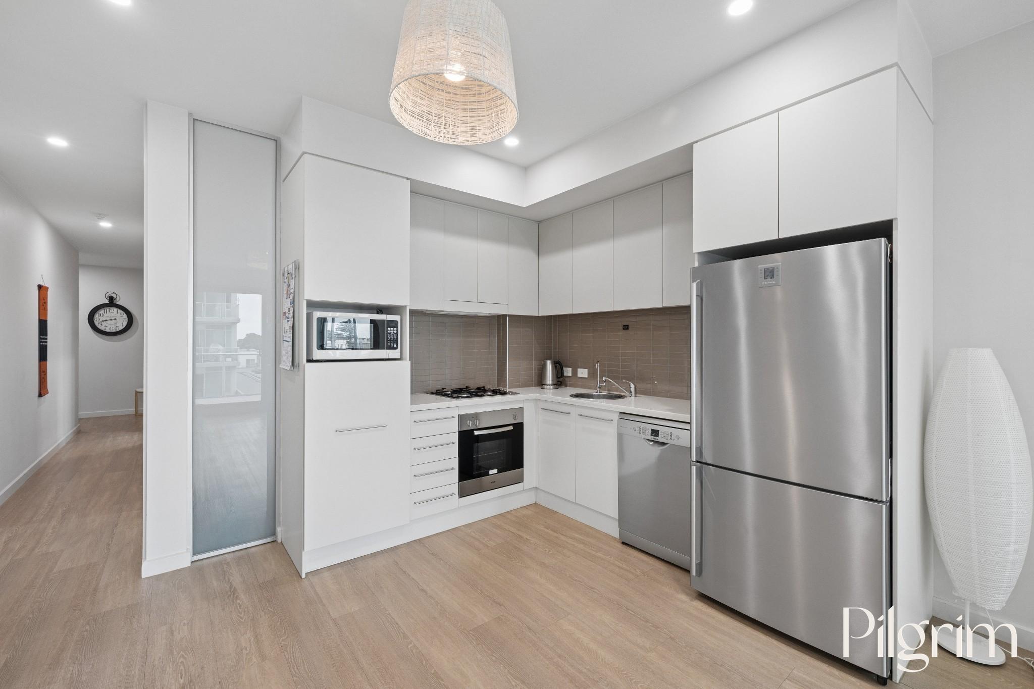 303/1-2 Tarni Court, New Port SA