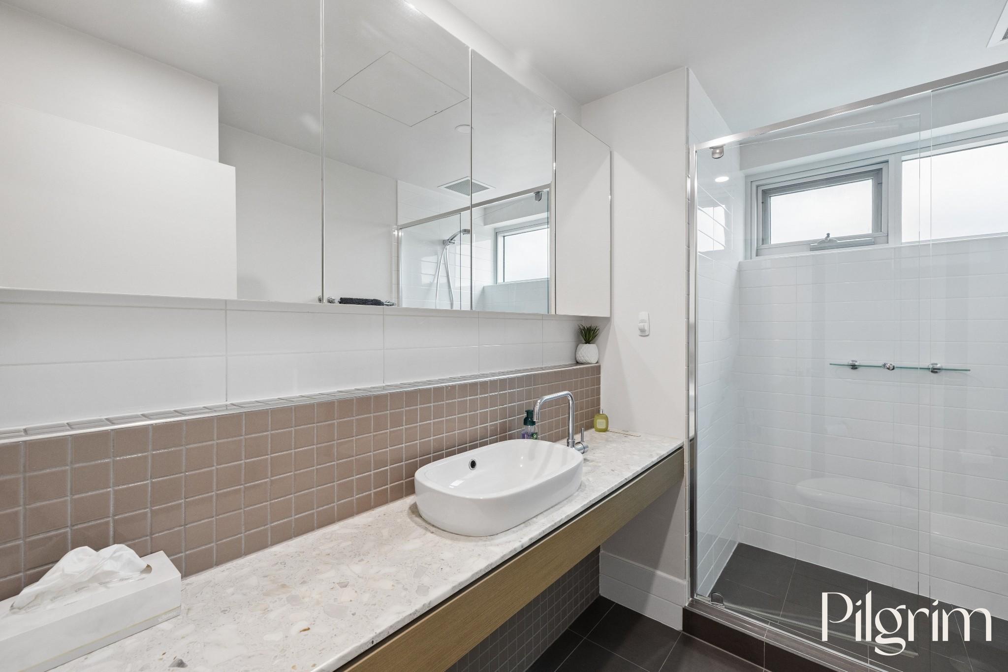 303/1-2 Tarni Court, New Port SA