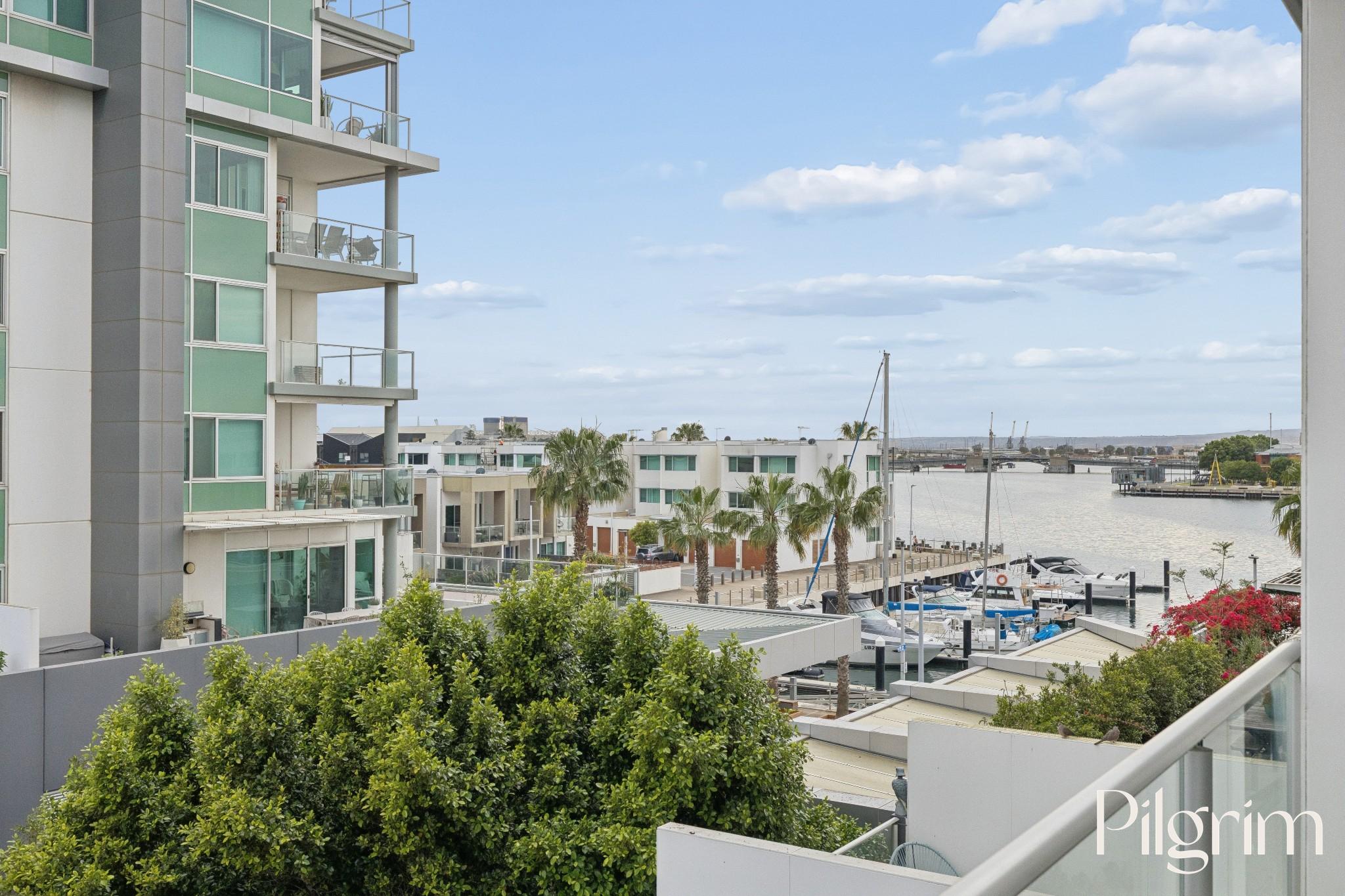 303/1-2 Tarni Court, New Port SA