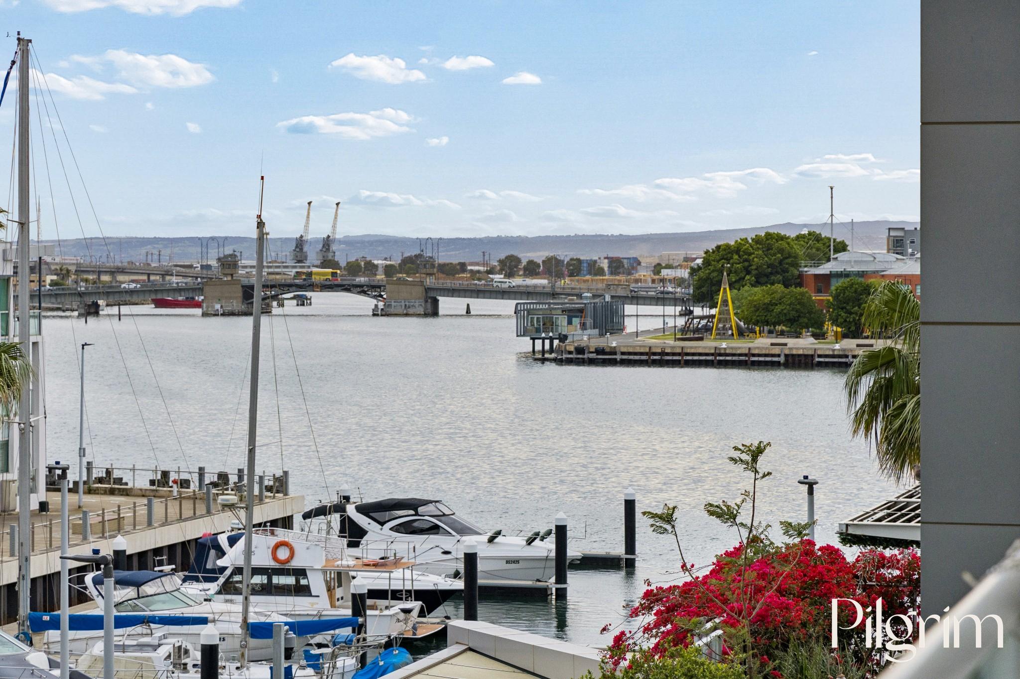 303/1-2 Tarni Court, New Port SA