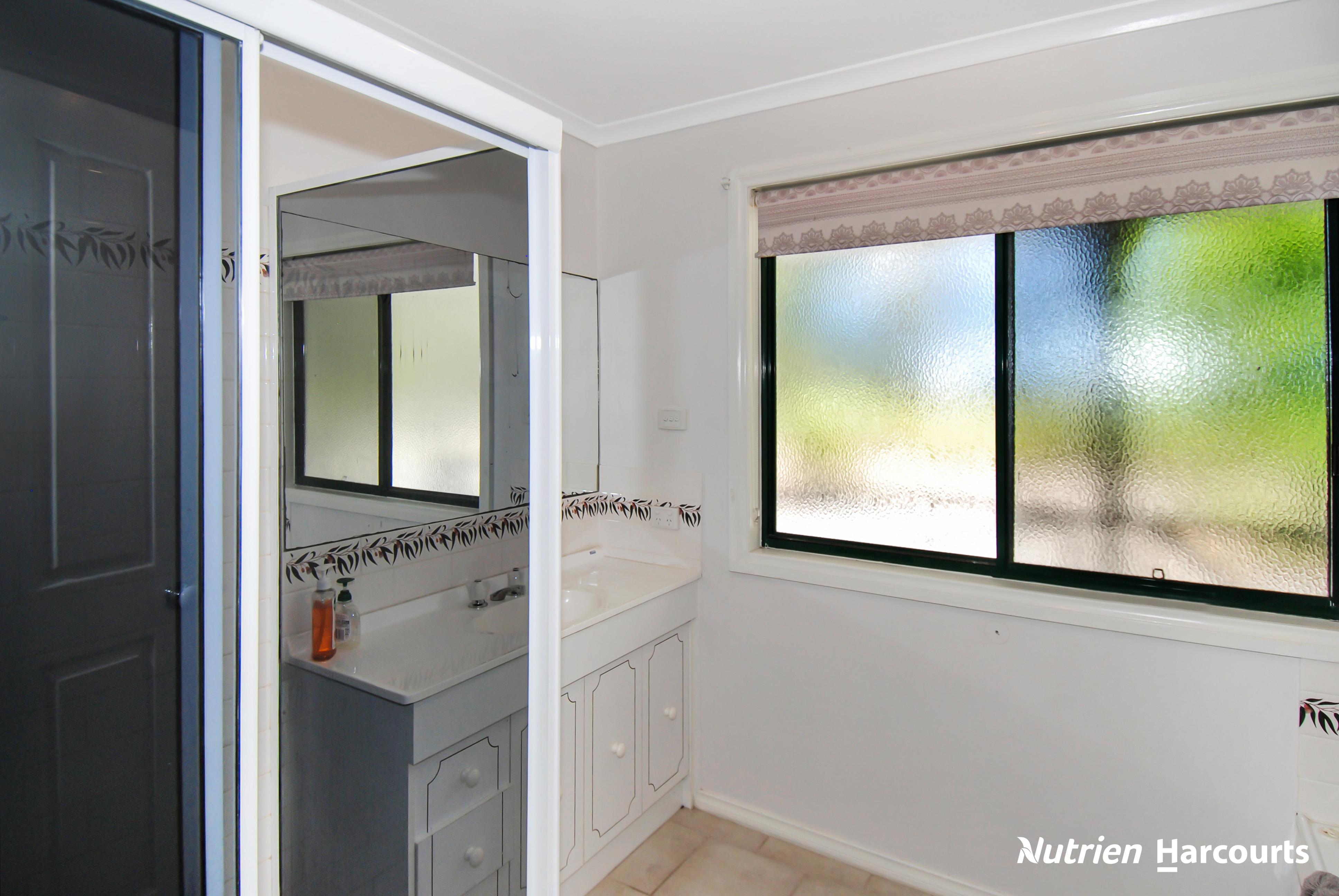 33 Claydon Road, Woodside For Sale by Farmbuy.com - image 20