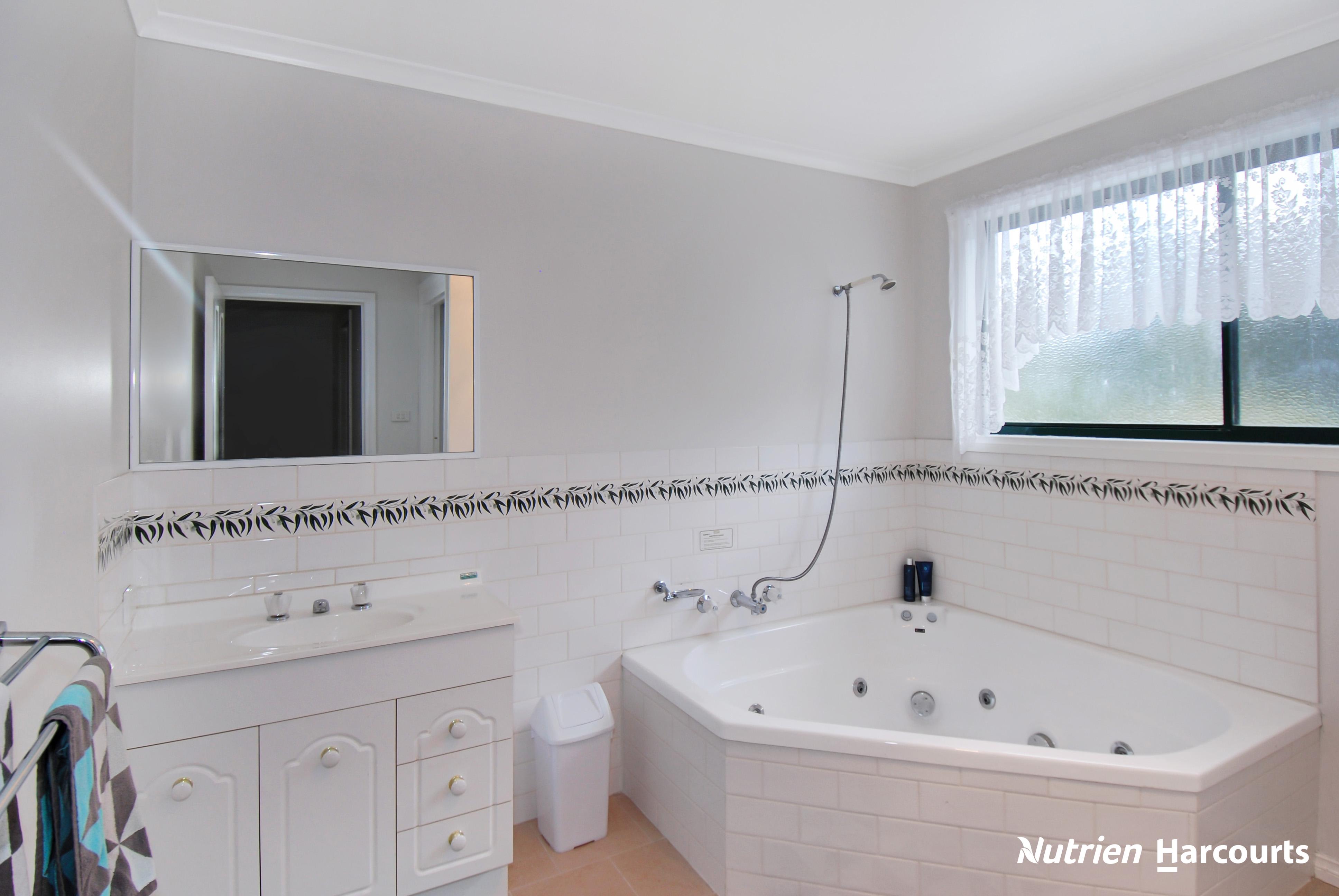 33 Claydon Road, Woodside For Sale by Farmbuy.com - image 17