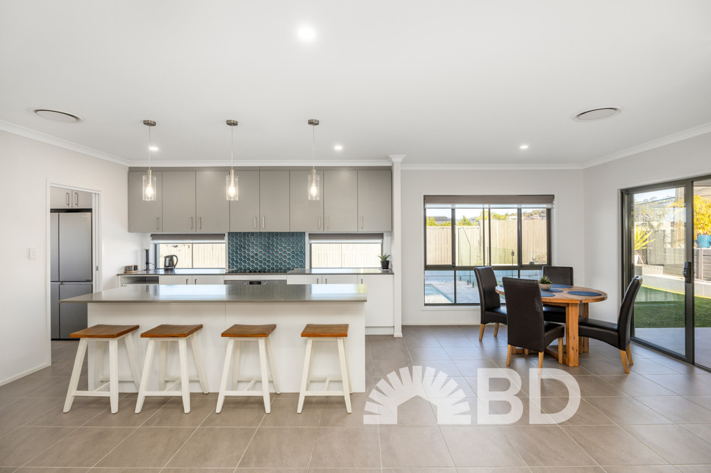 1 Stunning Crescent<br />NARANGBA 4504