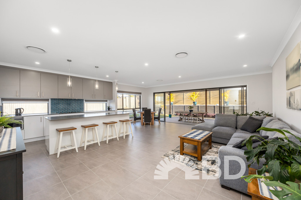 1 Stunning Crescent<br />NARANGBA 4504