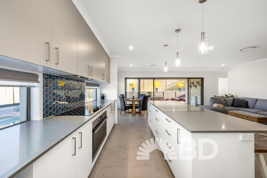 1 Stunning Crescent<br />NARANGBA 4504