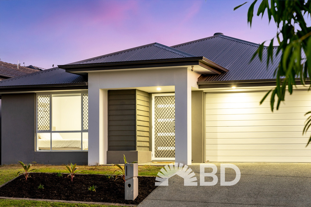 <span>16 Palatial Crescent</span><br />NARANGBA 4504