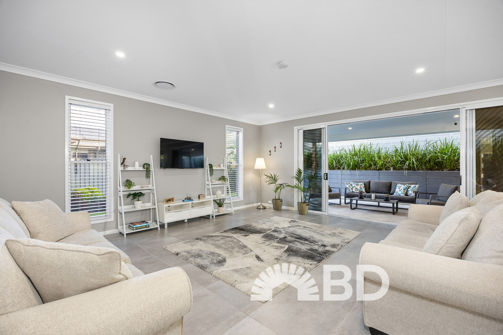 2 Palatial Crescent<br />NARANGBA 4504