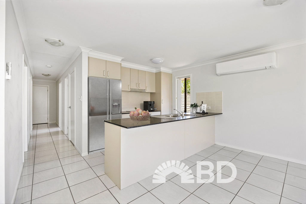 5 Messenger Crescent<br />SPRINGFIELD LAKES 4300