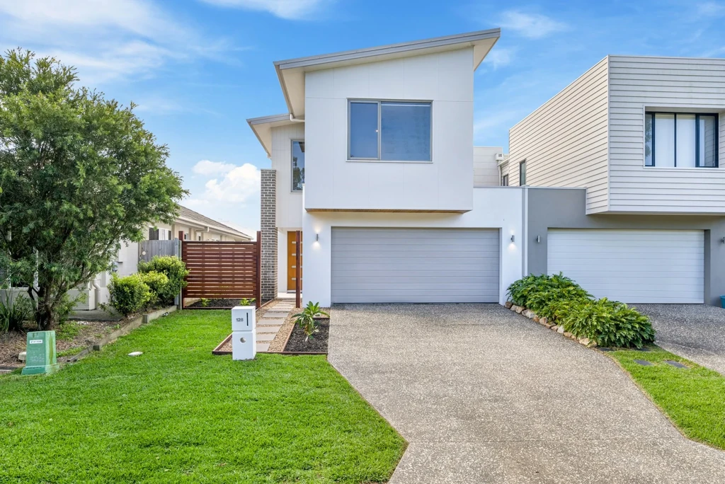 <span>128 Spinnaker Boulevard</span><br />NEWPORT 4020