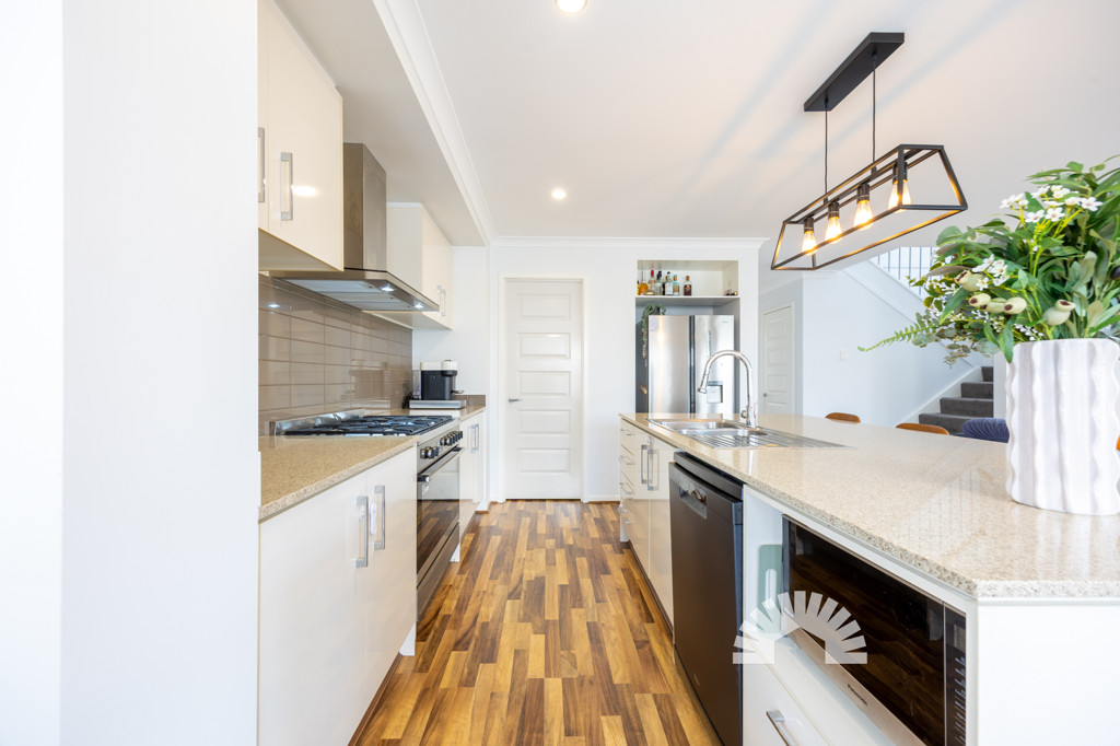 7 Native Close<br />NARANGBA 4504