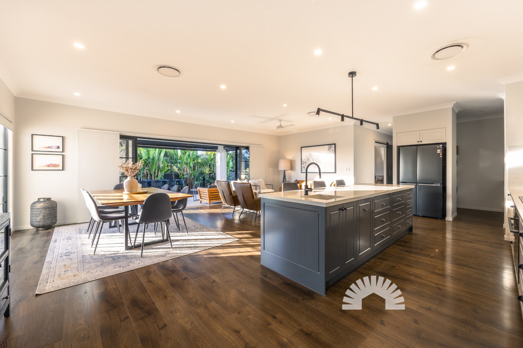 2 Stunning Crescent<br />NARANGBA 4504