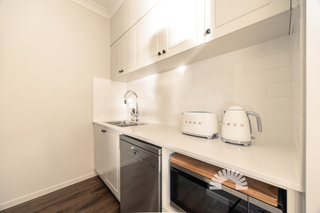 2 Stunning Crescent<br />NARANGBA 4504