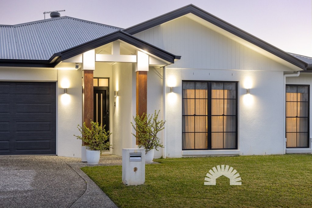 2 Stunning Crescent<br />NARANGBA 4504