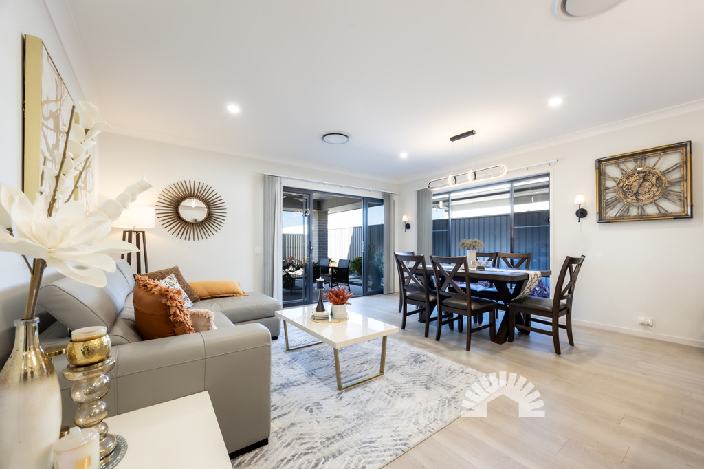 54 Palatial Crescent<br />NARANGBA 4504