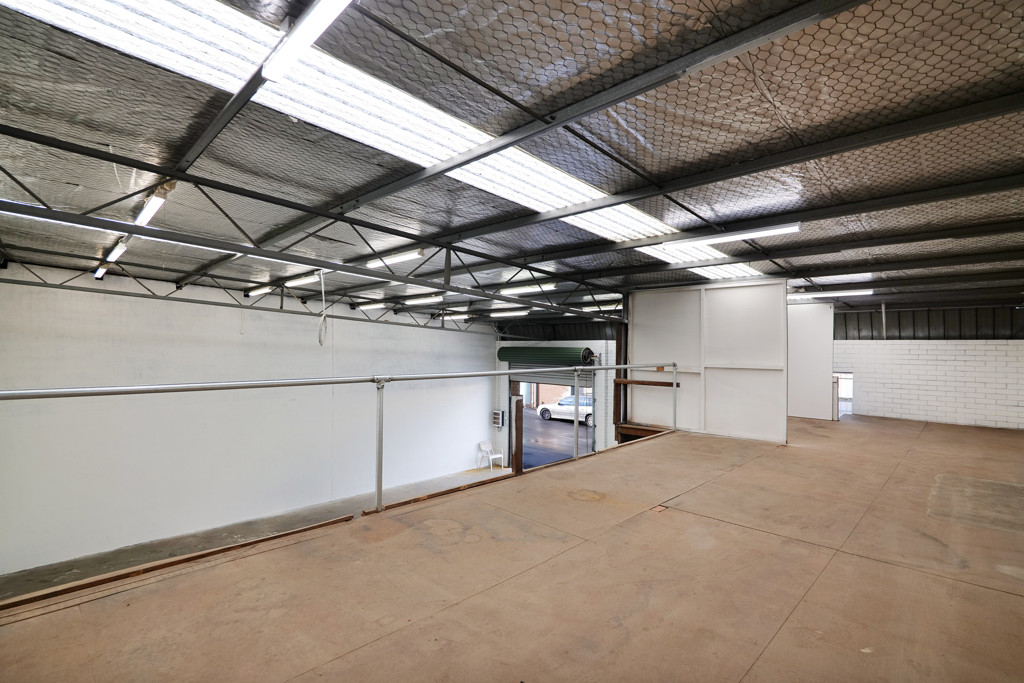 gallery image: 2/173 Bank Street, East Victoria Park WA