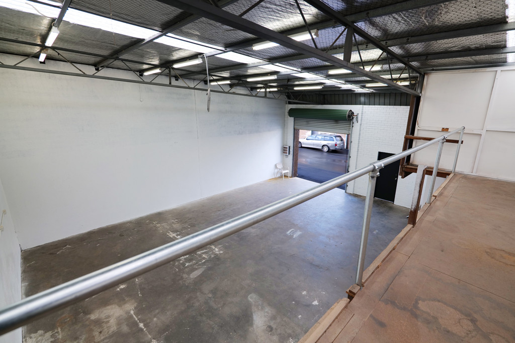 gallery image: 2/173 Bank Street, East Victoria Park WA