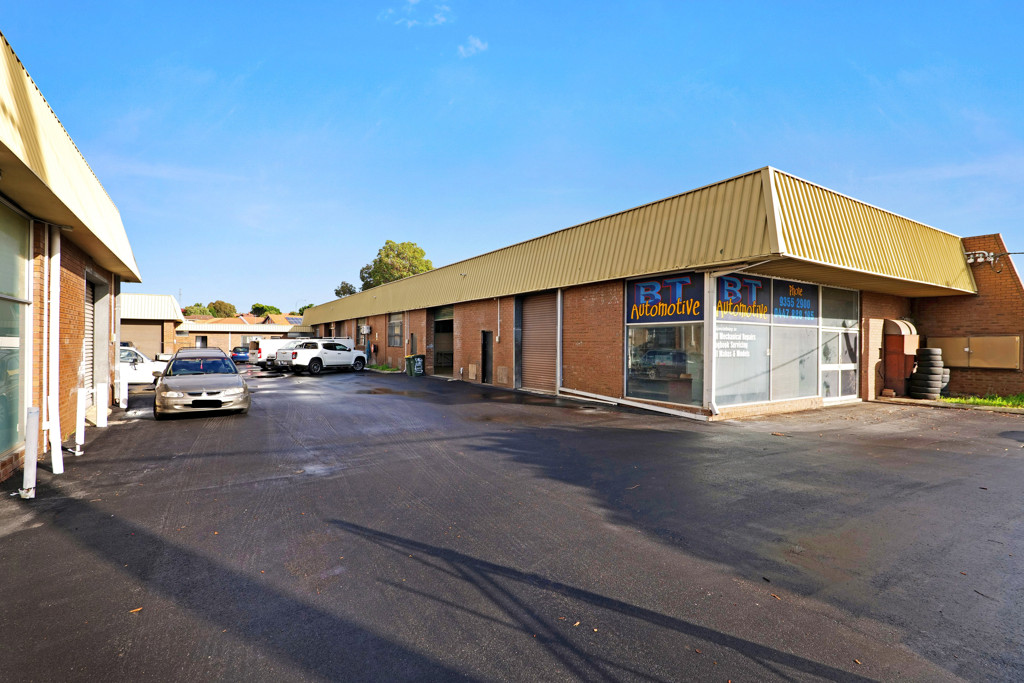 gallery image: 2/173 Bank Street, East Victoria Park WA
