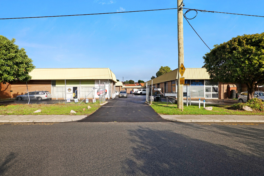 gallery image: 2/173 Bank Street, East Victoria Park WA