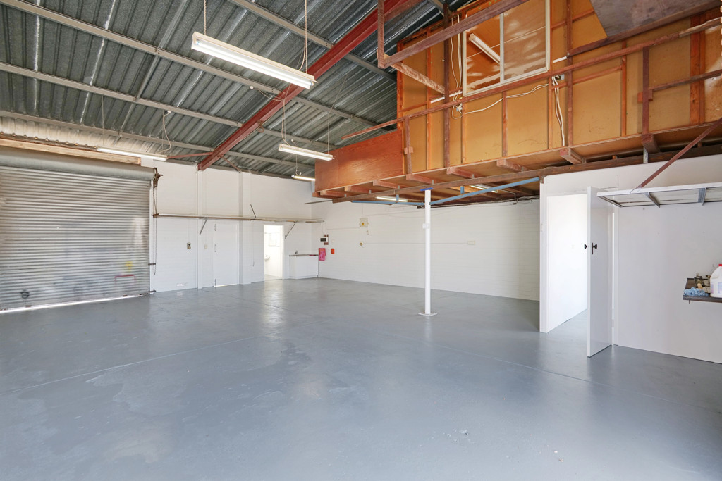 gallery image: 10/126-128 Radium Street, Welshpool WA