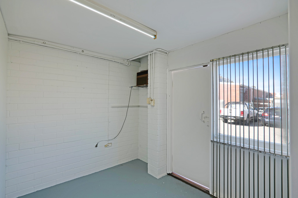 gallery image: 10/126-128 Radium Street, Welshpool WA