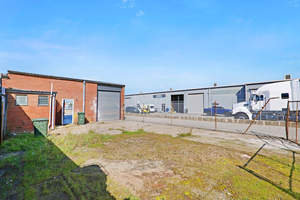 gallery image: 10/126-128 Radium Street, Welshpool WA