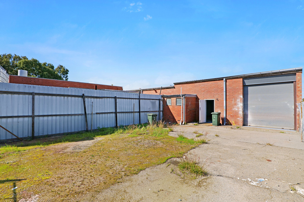 gallery image: 10/126-128 Radium Street, Welshpool WA