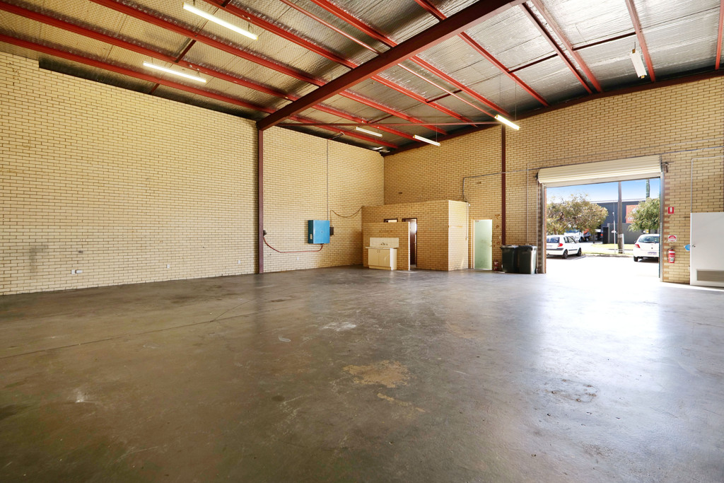 gallery image: 2/1 Dampier Road, Welshpool WA