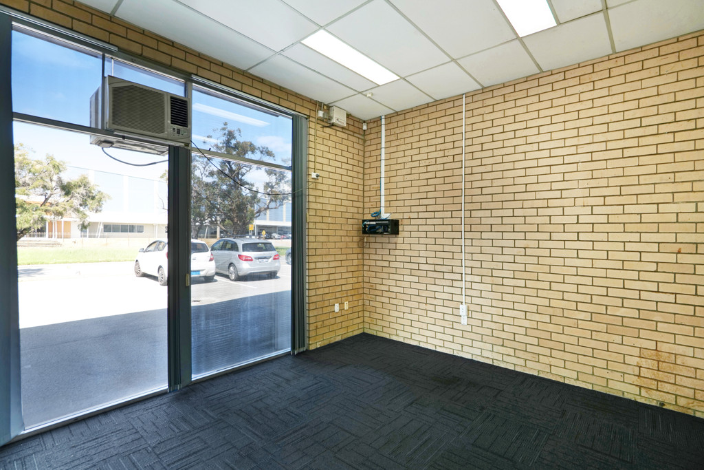 gallery image: 2/1 Dampier Road, Welshpool WA