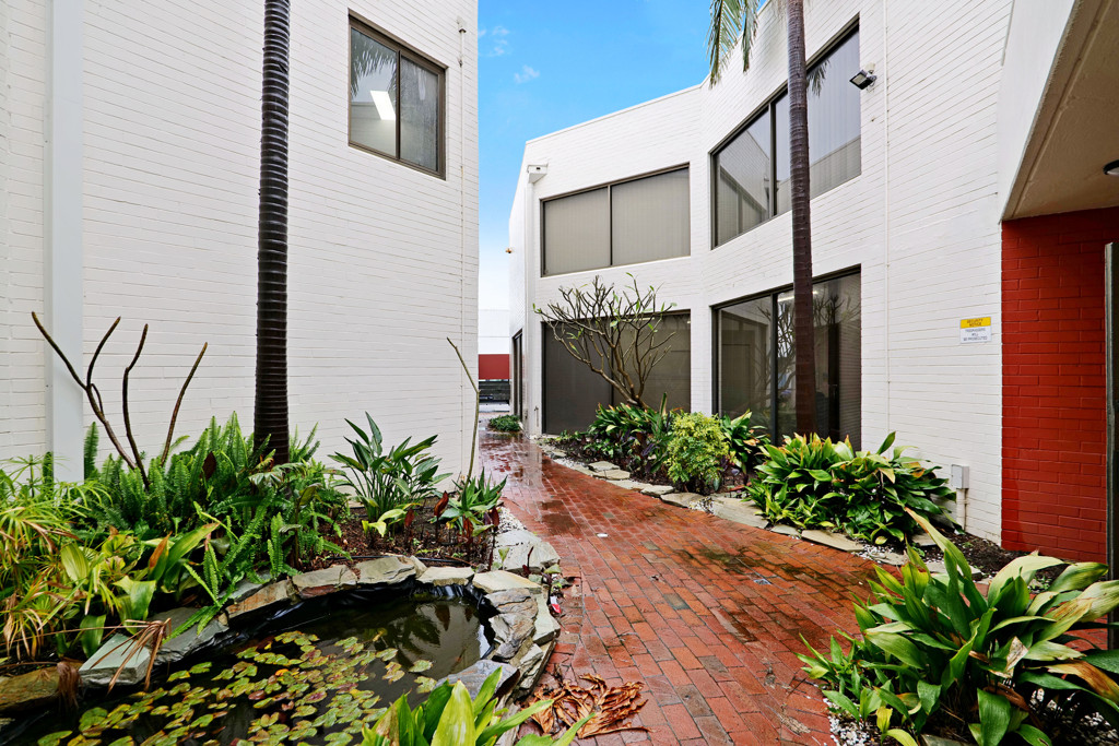 gallery image: 1/20 Twickenham Road, Burswood WA