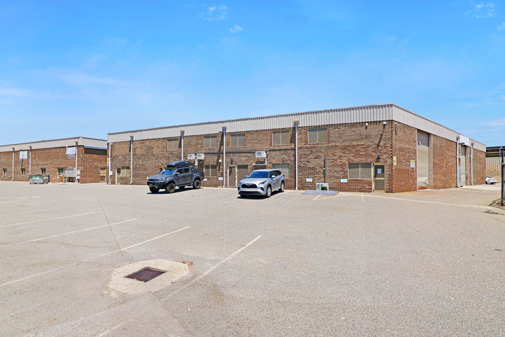 gallery image: 2/11 Anvil Way, Welshpool WA