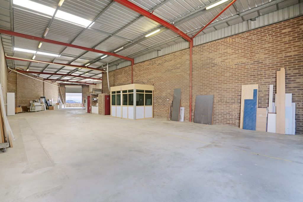 gallery image: 2/11 Anvil Way, Welshpool WA