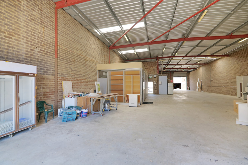 gallery image: 2/11 Anvil Way, Welshpool WA