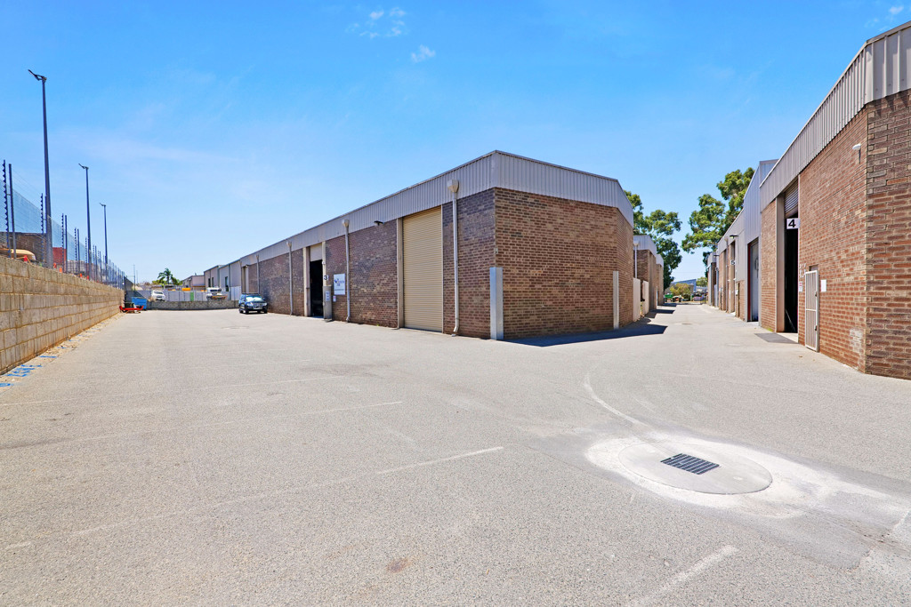 gallery image: 2/11 Anvil Way, Welshpool WA
