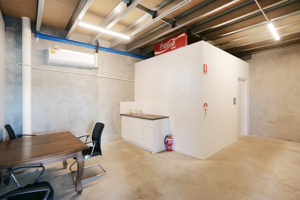 gallery image: 1/11 Alex Wood Drive, Forrestdale WA