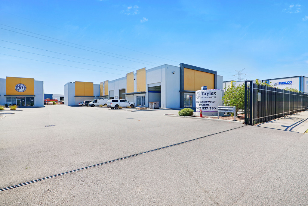 gallery image: 1/11 Alex Wood Drive, Forrestdale WA