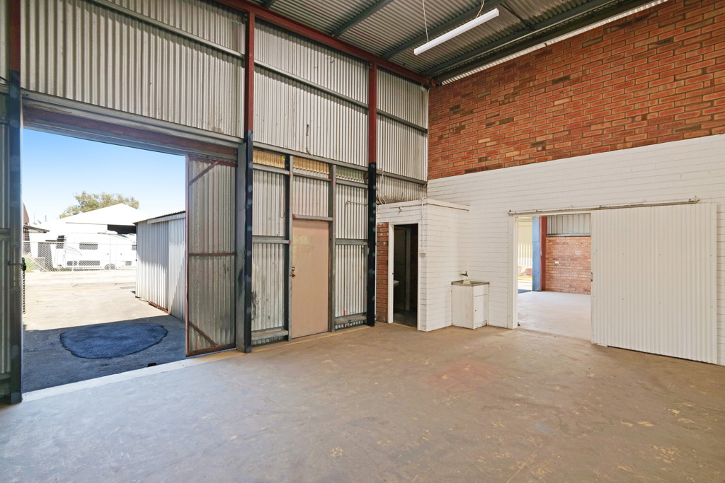 gallery image: 39 Hogarth Street, Cannington WA