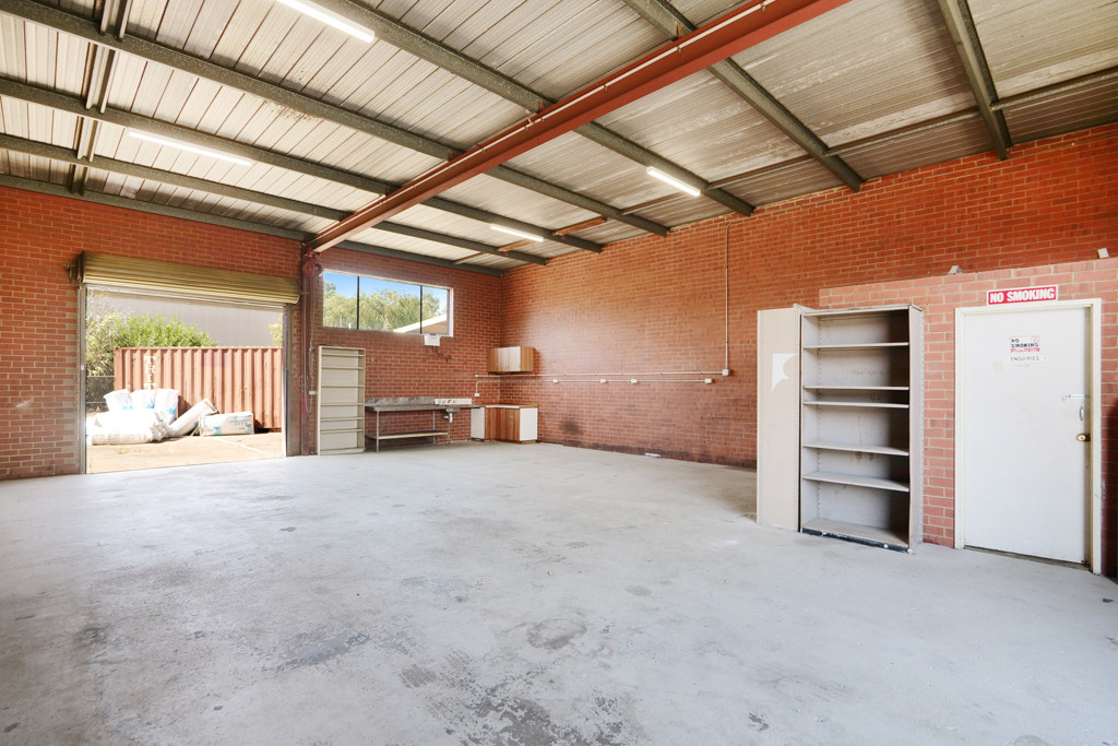 gallery image: 14/2-14 Sheffield Road, Welshpool WA