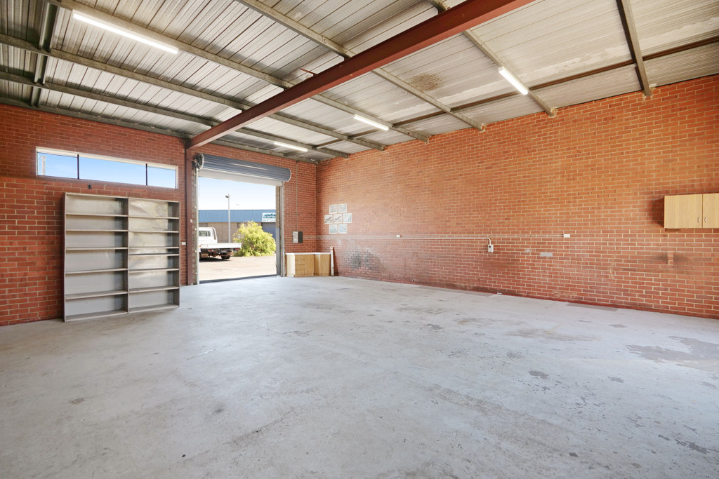 gallery image: 14/2-14 Sheffield Road, Welshpool WA