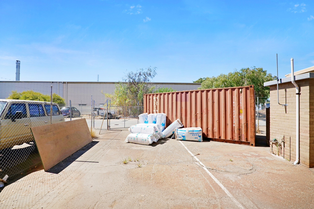 gallery image: 14/2-14 Sheffield Road, Welshpool WA